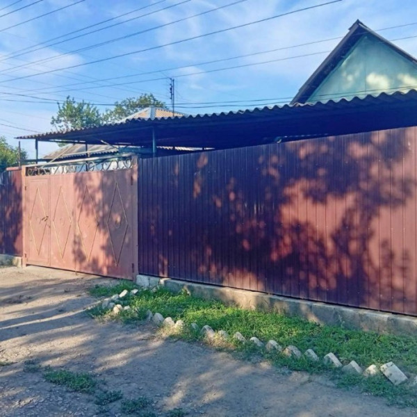 Фото Продам дом на пос. Тельмана . по улице Мадридская, первая линия. (Можно под бизнес)