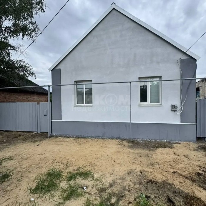 Продам дом в Станице-Луганской район квартала Молодежный