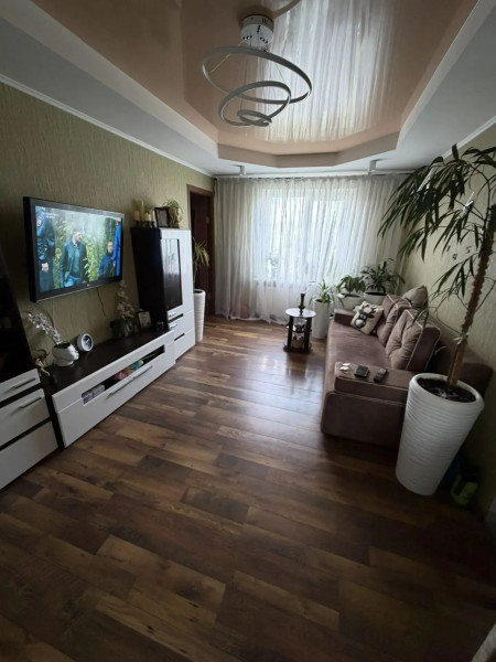 Продаётся трёхкомнатная квартира, 53 м²