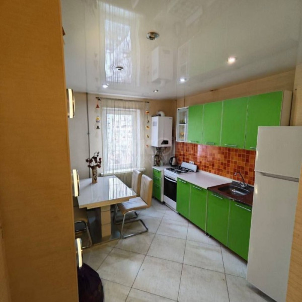 Фото Продам 4-х комн квартиру с АО в г. Луганск, кв. Заречный