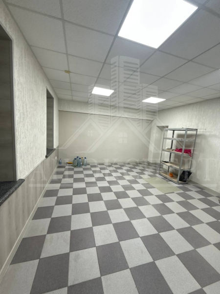 СДАМ В АРЕНДУ КОММЕРЧЕСКОЕ ПОМЕЩЕНИЕ (г. Стаханов, центр города)