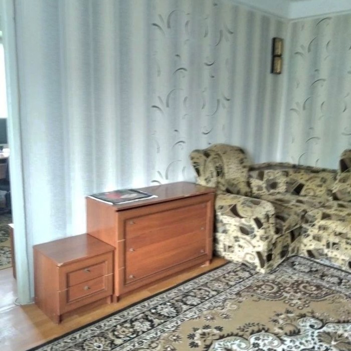 Продам 2-комн квартиру на кв Ватутина г. Луганск.