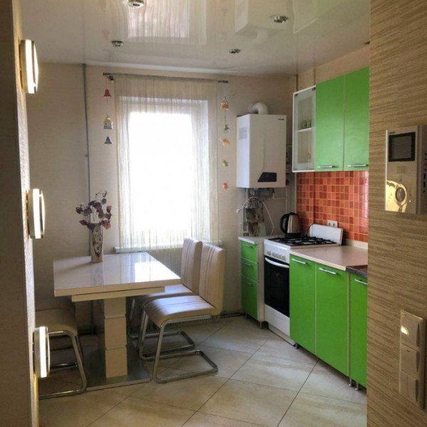 Фото Продам 4-х комн квартиру на кв. Заречный