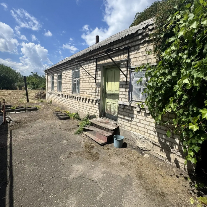 Фото Продается дом с флигелем в центре Станицы Луганской, площадь дома 43 м. кв.