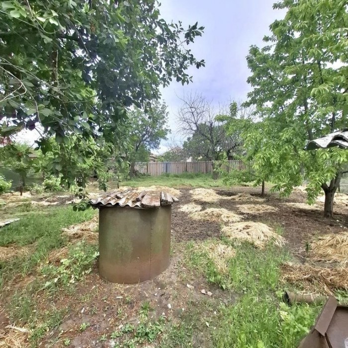 Фото Продам дом и флигель 2-й аэродромный проезд (р-н чёрного кота) г. Луганск.
