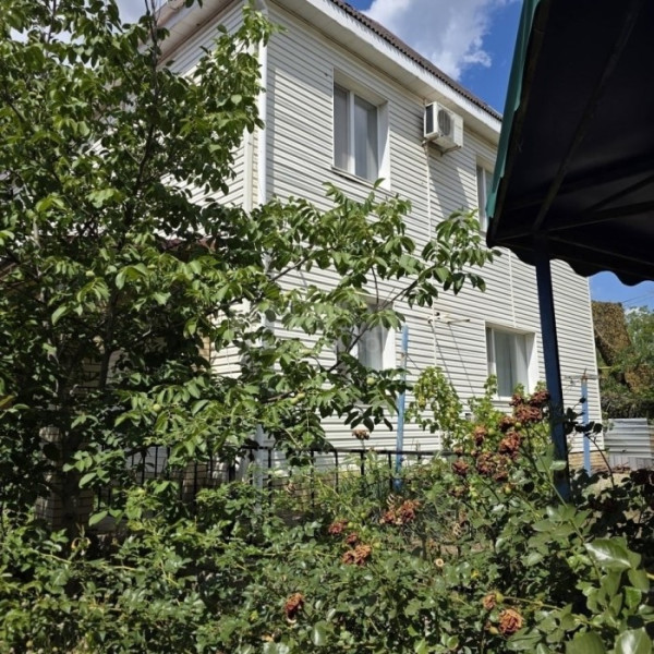 Продам 2-х этажный дом в городе Луганск п. Юбилейный