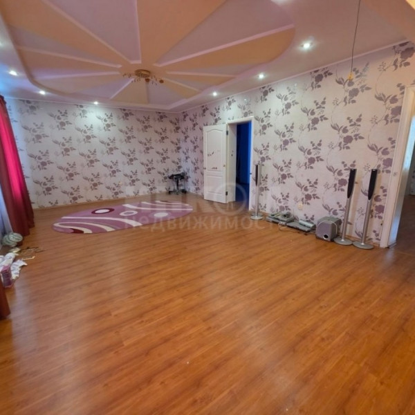 Фото Продам 2-х этажный дом в городе Луганск п. Юбилейный