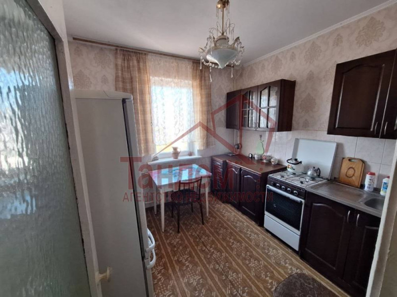 Фото Тихий двор и парковка у дома Луганск - Объект №158