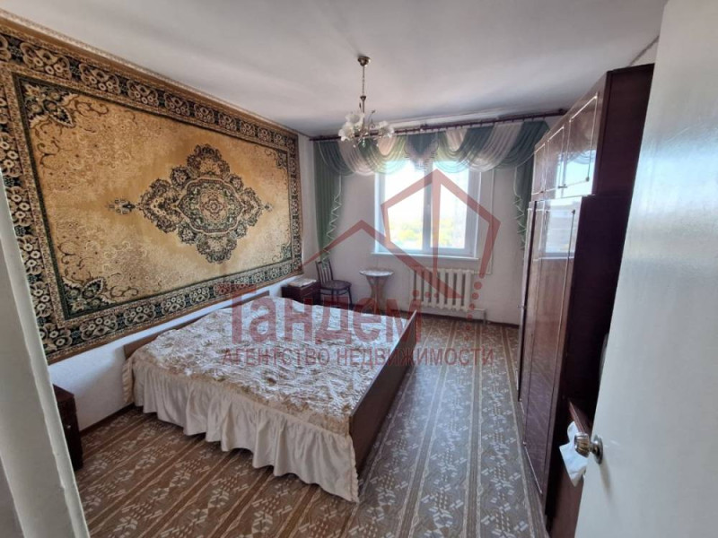 Фото Тихий двор и парковка у дома Луганск - Объект №158