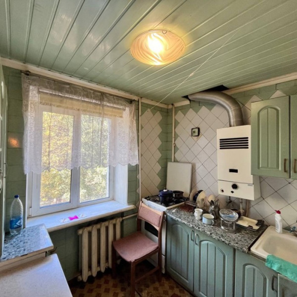 Продам 3х комнатную квартиру г. Луганск, ул. М. Расковой (напротив, через дорогу от Курской дуги) городок ОР (кооперативный ухоженный дом)