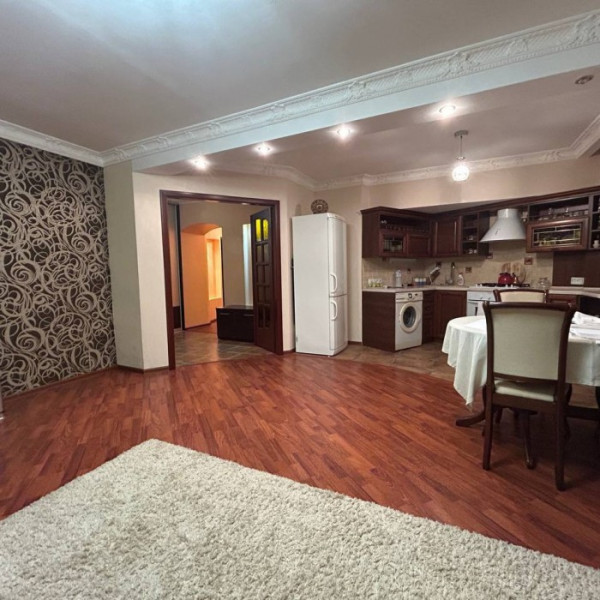 Фото Продам 3-х комнатную квартиру ул. Коцюбинского ( р-н горисполкома).