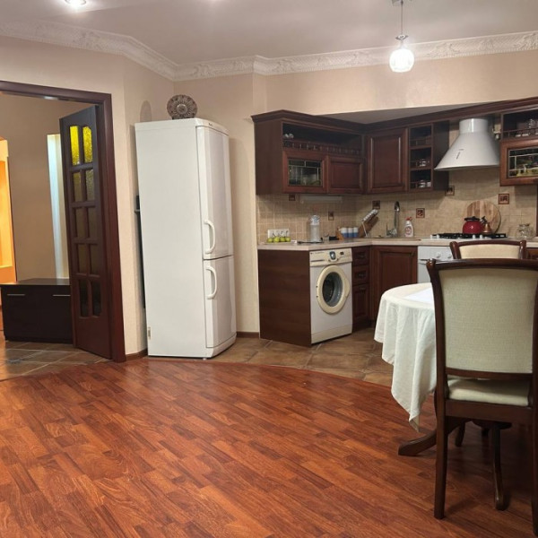 Продам 3-х комнатную квартиру ул. Коцюбинского ( р-н горисполкома).