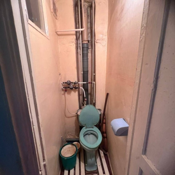 Фото Продам 2 х комнатную квартиру ул. 50 лет Обороны Луганска ( мед городок)