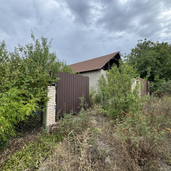 Продам участок с недостроем