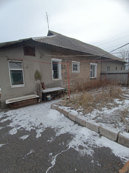 Фото №623 г. Перевальск. Продаётся 1/2 Дома, Центр, район Техникума.