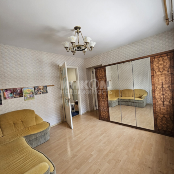 Фото Продам 3к квартиру в самом центре, напротив Божьей Матери, 2эт