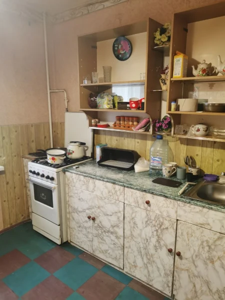 Сдаётся на длительный срок однокомнатная квартира в г. Стаханов, ул. Курченко