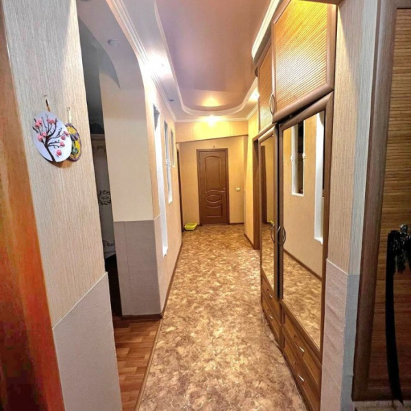 Фото Продам 4-х комн квартиру на кв. Мирный