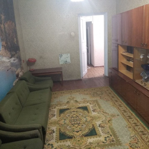 Продам трёхкомнатную квартиру в центре города