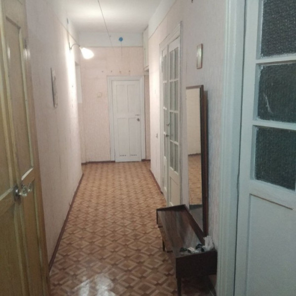 Фото Продам трёхкомнатную квартиру в центре города