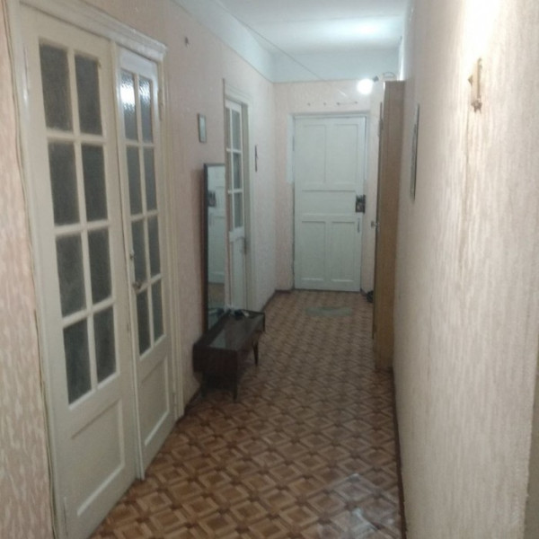 Фото Продам трёхкомнатную квартиру в центре города