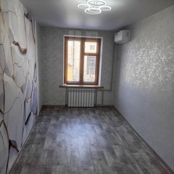 Фото Продам в самом ЦЕНТРЕ 2-х комнатную квартиру ул. Коцюбинского, д.6. в доме ресторан ДИНАСТИЯ.