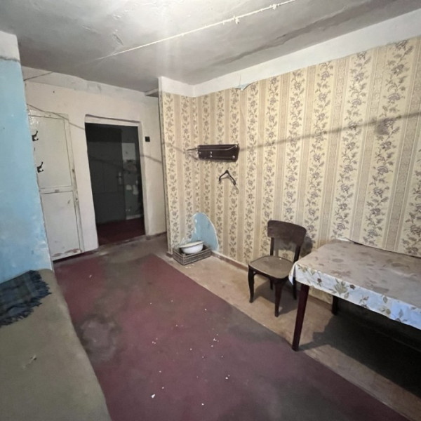 Продам комнату в коммунальной квартире 8,4 кв. м., г. Луганск, кв. Гаевого (р- н бывшего кольца)