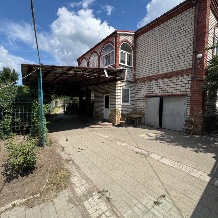 Фото Продам 2-х этажный дом в Станице Луганской (с. Макарово) площадью 178 кв. м