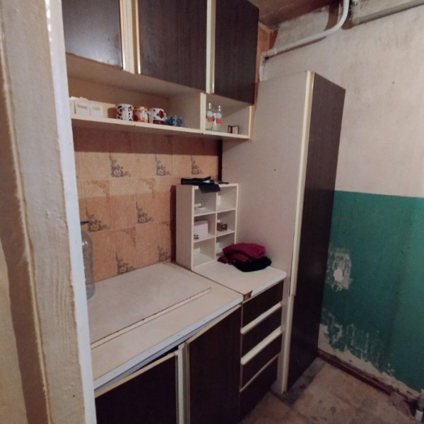 Продам 1- ю квартиру ул. Советская д. 94 ( район Донбасса, самый центр)