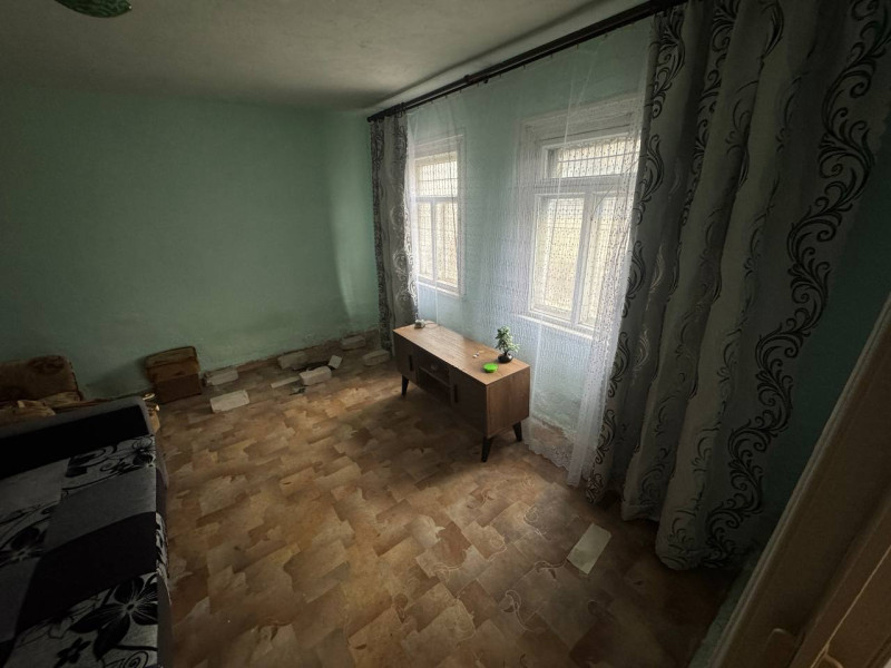 Фото Дом - Краснодон, ул. Советская, д. 26 (самый центр)