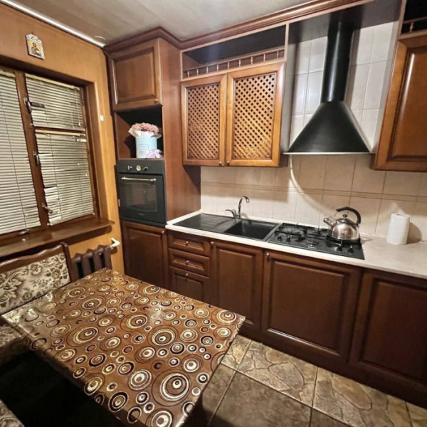 Продам 5-ти комн квартиру в г Луганск Городок ОР