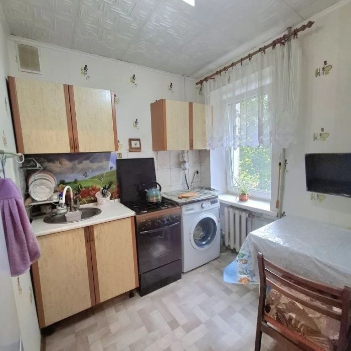 Продам 1-комн квартиру кв. Восточный, г. Луганск.