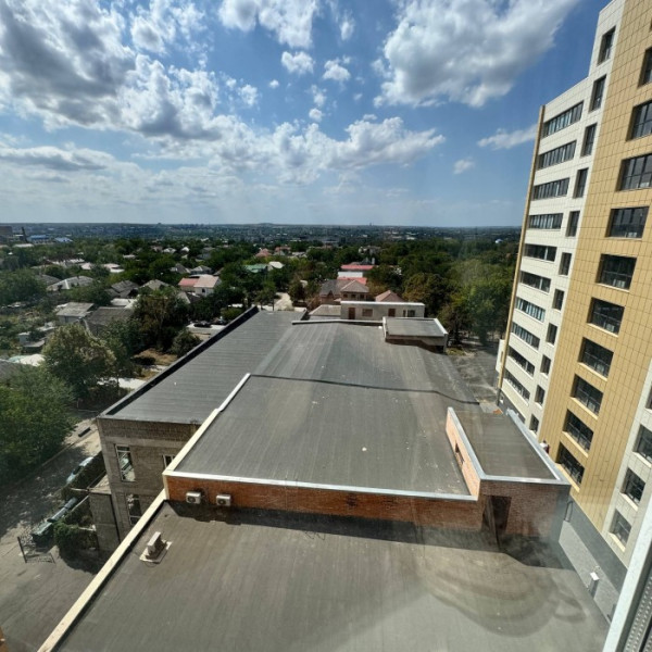 Продам здание 2000 м2 в центре города Луганск