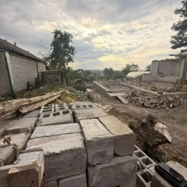 Фото Продам ветхое домостроение г. Луганск, ул. Холмистая (р- н кафе Колхети)
