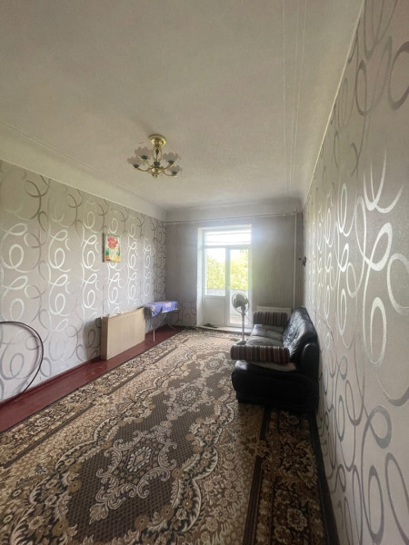 №570 Продаётся 2-х комн. кв-ра” Сталинка” ул. Кирова, район ДК