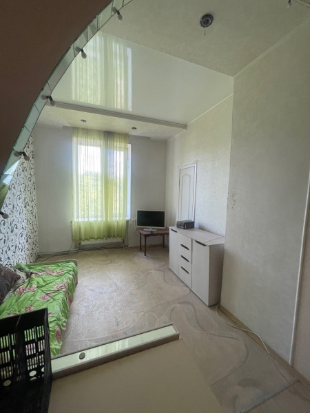 Фото №570 Продаётся 2-х комн. кв-ра” Сталинка” ул. Кирова, район ДК