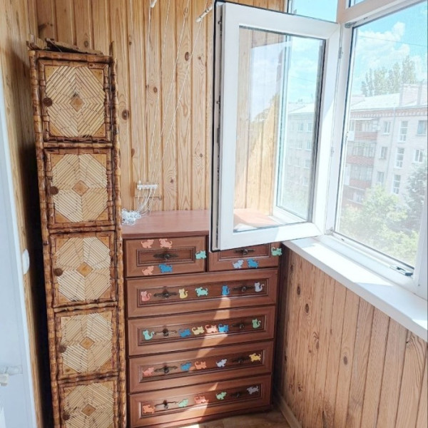 Фото Продам 3- х комнатную квартиру на кв. 50 лет обороны Луганска ( район мединститута)