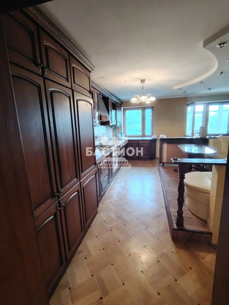 Продаётся трёхкомнатная квартира, 97 м²