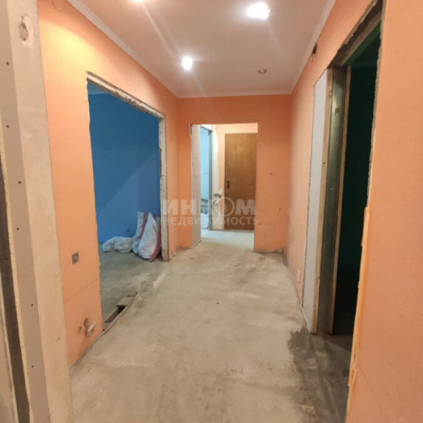 Фото 4-х комнатная с АО, кв Мирный