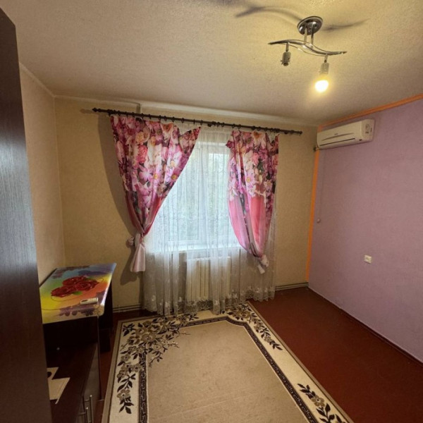 Продам 4- х комн. квартиру на кв. Степном