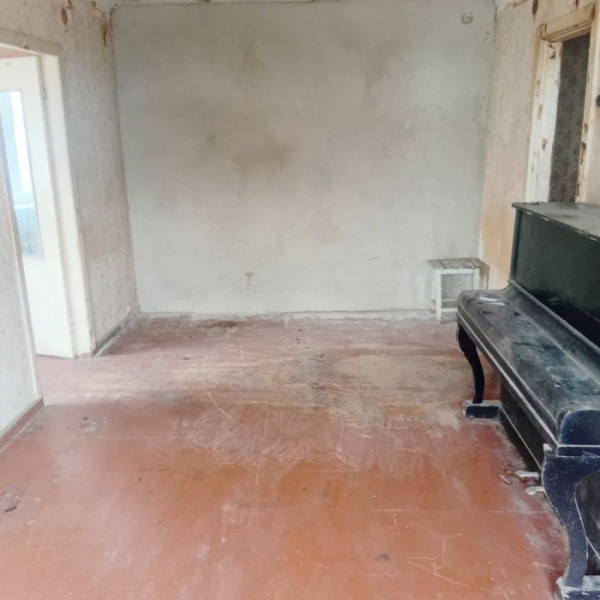 Продам 2-х комнатную квартиру ул. 15- я линия ( самый центр)