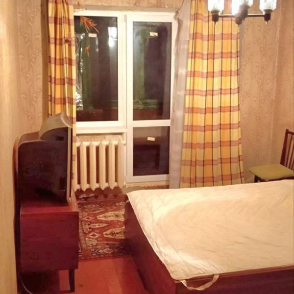 Продам 2-ком квартиру на кв. Жукова, г.Луганск.