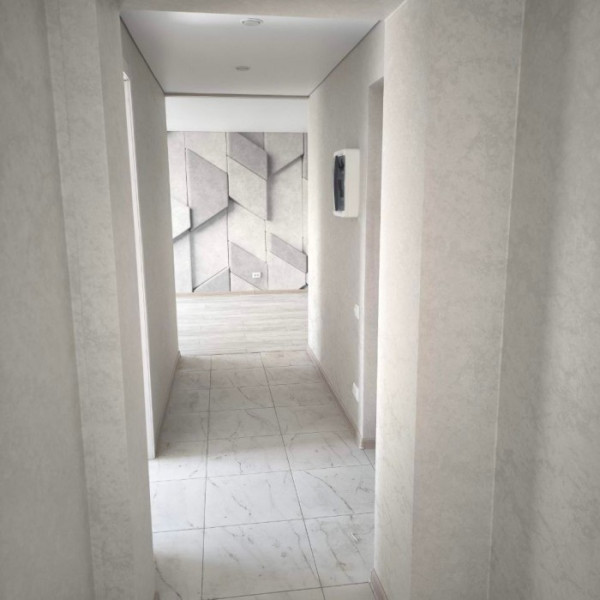 Фото № 7143 Продам 2х комн. квартиру в р-не "Торгового центра"