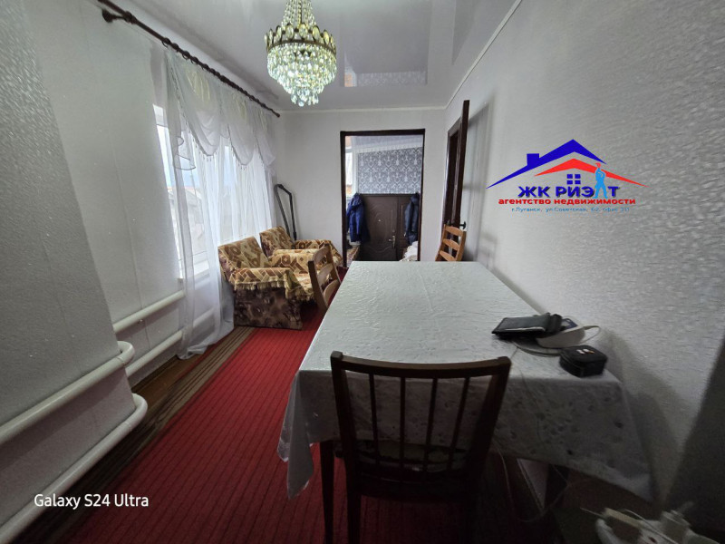 Два домостроения в г. Луганске на смежных участках