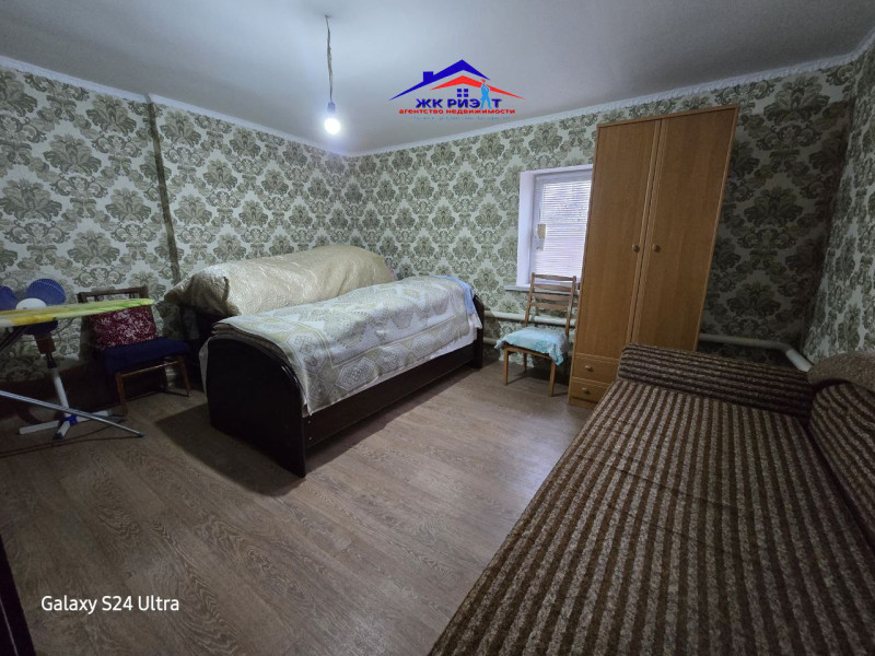 Фото Два домостроения в г. Луганске на смежных участках