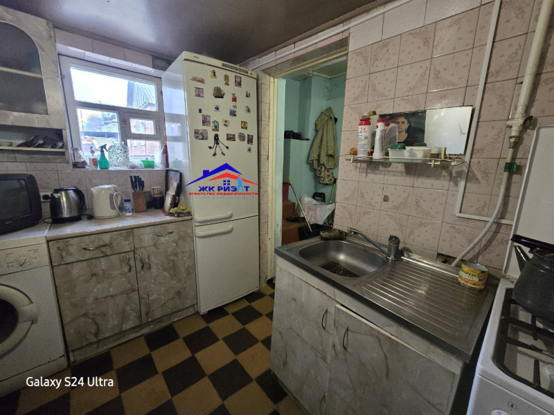 Фото Два домостроения в г. Луганске на смежных участках