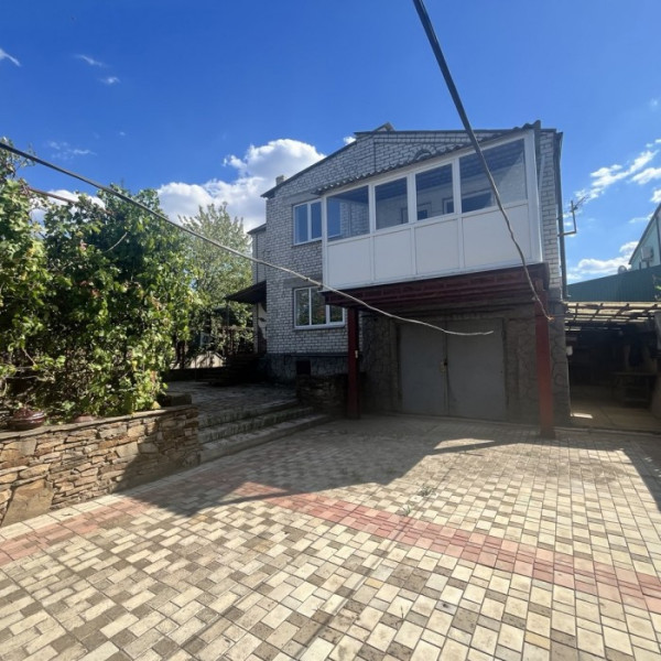 Продам дом в г. Луганск, 4-й ракетный переулок, площадь 200 кв. м.