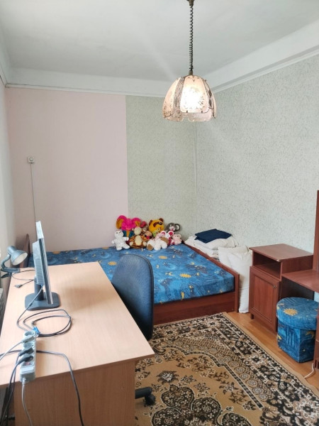Продам 2-х комнатную квартиру в г. Луганске, квартал Ватутина. 5/5 эт.