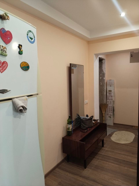 Фото Продам 2-х комнатную квартиру в г. Луганске, квартал Ватутина. 5/5 эт.