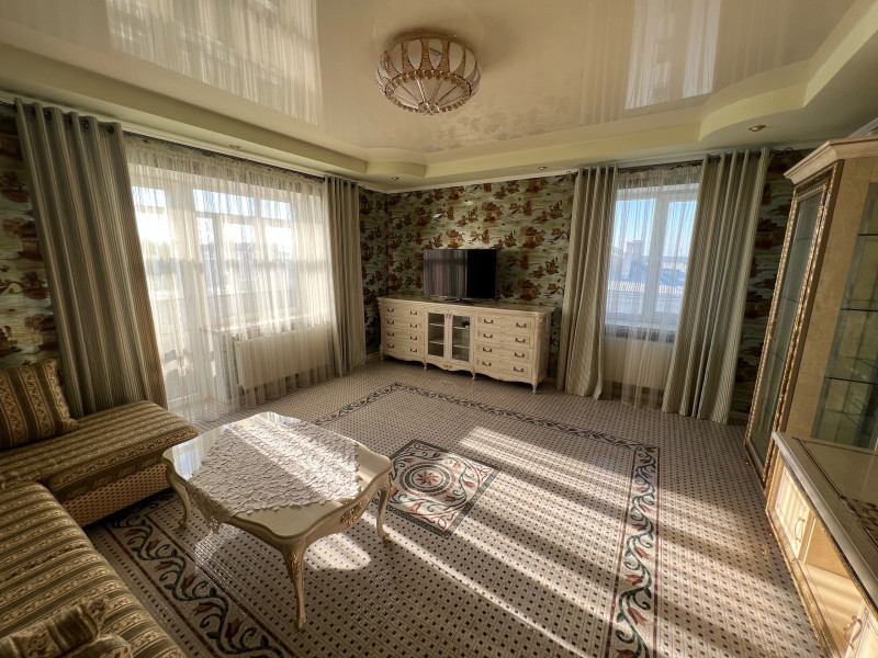 Продаётся двухкомнатная квартира, 70 м²